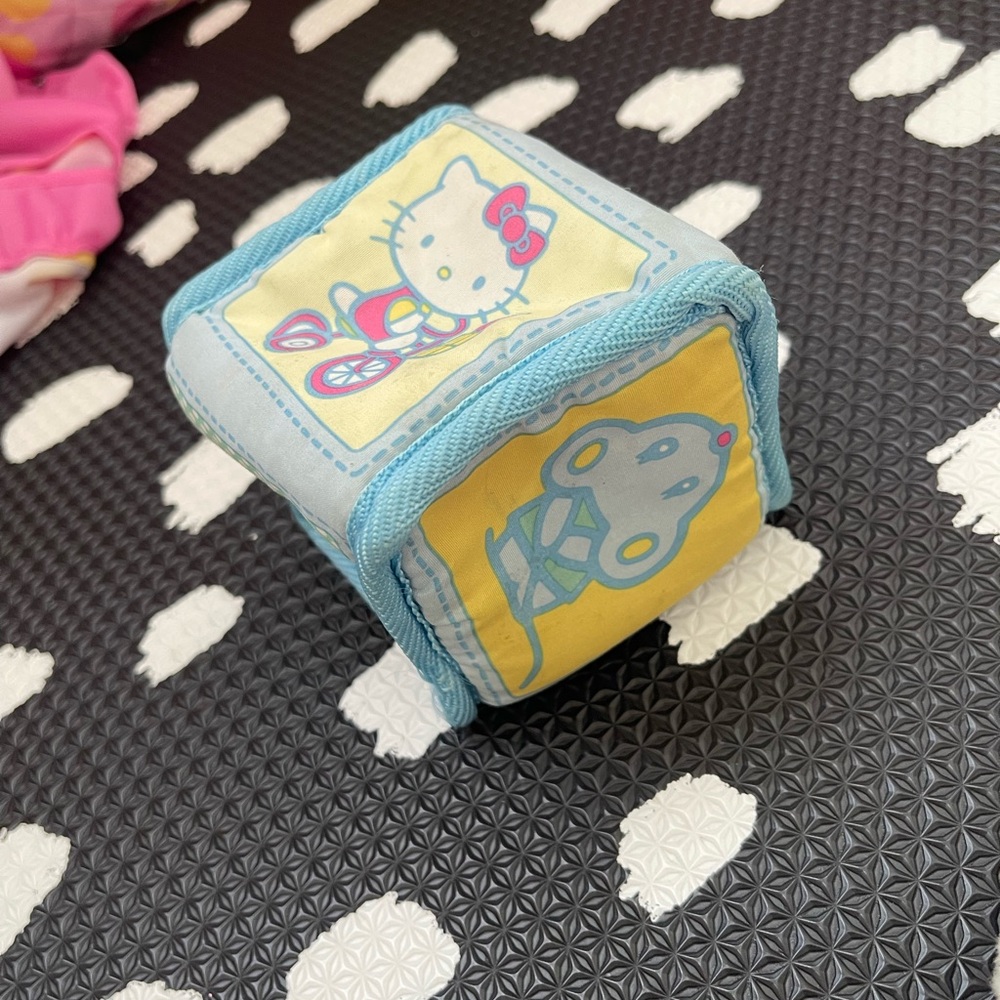 Hello kitty cube toy